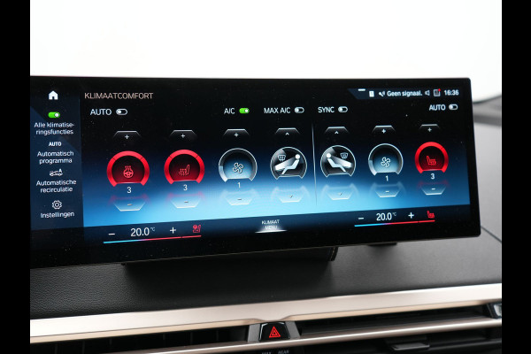 BMW iX xDrive40 Excellence 77 kWh 327pk | SOH 96,9% | Trekhaak Af Fabriek | Panodak Sky Lounge | Adaptive Cruise | Head Up | 360 Camera | Harman / Kardon | Lederen Sportstoelen & Stuur Verwarmd | Sfeerverlichting | BLIS | Keyless |