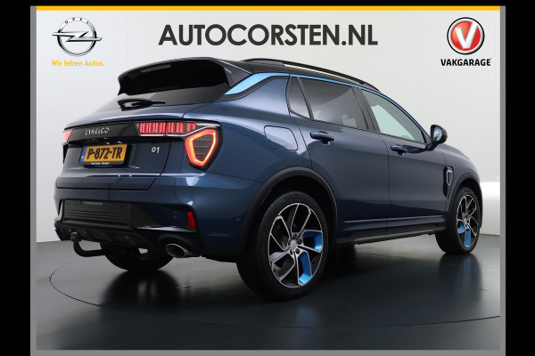 Lynk & Co 01 PHEV AUT-7 261pk Pano-Schuifdak Trekhaak Lmv 20" 360°Camera Apple Carplay Android Auto Adap.Cruise Navi Pdc Ecc Keyless Led Plug Elek.Memory.Stoel File assistent Dodehoek detector Elektrisch bedienbare achterklep Rijstrooksensor Wifi Verkeersbord detectie 425Nm koppel 3,7kw laadvermogen 1.800kg Trekvermogen
