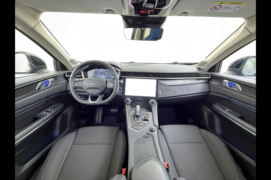 Lynk & Co 01 PHEV AUT-7 261pk Pano-Schuifdak Trekhaak Lmv 20" 360°Camera Apple Carplay Android Auto Adap.Cruise Navi Pdc Ecc Keyless Led Plug Elek.Memory.Stoel File assistent Dodehoek detector Elektrisch bedienbare achterklep Rijstrooksensor Wifi Verkeersbord detectie 425Nm koppel 3,7kw laadvermogen 1.800kg Trekvermogen