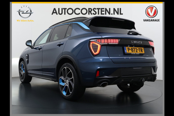 Lynk & Co 01 PHEV AUT-7 261pk Pano-Schuifdak Trekhaak Lmv 20" 360°Camera Apple Carplay Android Auto Adap.Cruise Navi Pdc Ecc Keyless Led Plug Elek.Memory.Stoel File assistent Dodehoek detector Elektrisch bedienbare achterklep Rijstrooksensor Wifi Verkeersbord detectie 425Nm koppel 3,7kw laadvermogen 1.800kg Trekvermogen