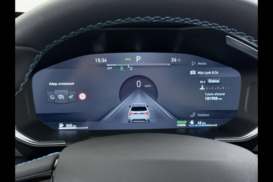 Lynk & Co 01 PHEV AUT-7 261pk Pano-Schuifdak Trekhaak Lmv 20" 360°Camera Apple Carplay Android Auto Adap.Cruise Navi Pdc Ecc Keyless Led Plug Elek.Memory.Stoel File assistent Dodehoek detector Elektrisch bedienbare achterklep Rijstrooksensor Wifi Verkeersbord detectie 425Nm koppel 3,7kw laadvermogen 1.800kg Trekvermogen