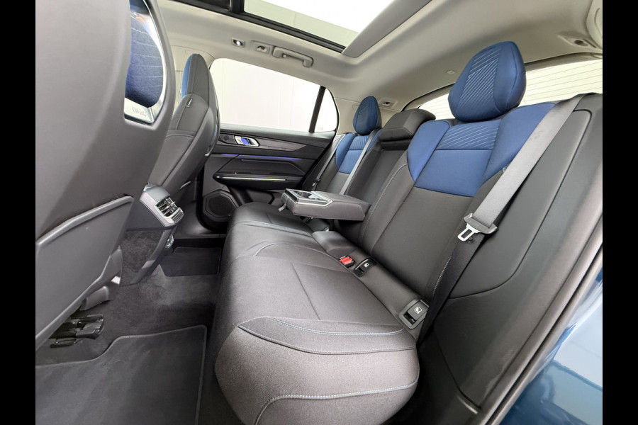 Lynk & Co 01 PHEV AUT-7 261pk Pano-Schuifdak Trekhaak Lmv 20" 360°Camera Apple Carplay Android Auto Adap.Cruise Navi Pdc Ecc Keyless Led Plug Elek.Memory.Stoel File assistent Dodehoek detector Elektrisch bedienbare achterklep Rijstrooksensor Wifi Verkeersbord detectie 425Nm koppel 3,7kw laadvermogen 1.800kg Trekvermogen