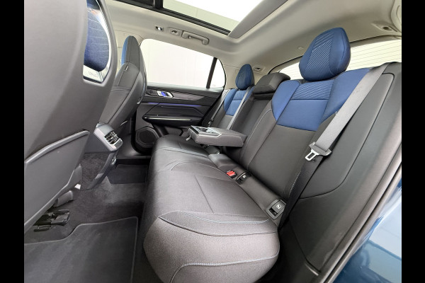 Lynk & Co 01 PHEV AUT-7 261pk Pano-Schuifdak Trekhaak Lmv 20" 360°Camera Apple Carplay Android Auto Adap.Cruise Navi Pdc Ecc Keyless Led Plug Elek.Memory.Stoel File assistent Dodehoek detector Elektrisch bedienbare achterklep Rijstrooksensor Wifi Verkeersbord detectie 425Nm koppel 3,7kw laadvermogen 1.800kg Trekvermogen
