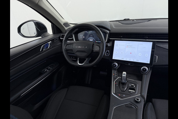 Lynk & Co 01 PHEV AUT-7 261pk Pano-Schuifdak Trekhaak Lmv 20" 360°Camera Apple Carplay Android Auto Adap.Cruise Navi Pdc Ecc Keyless Led Plug Elek.Memory.Stoel File assistent Dodehoek detector Elektrisch bedienbare achterklep Rijstrooksensor Wifi Verkeersbord detectie 425Nm koppel 3,7kw laadvermogen 1.800kg Trekvermogen