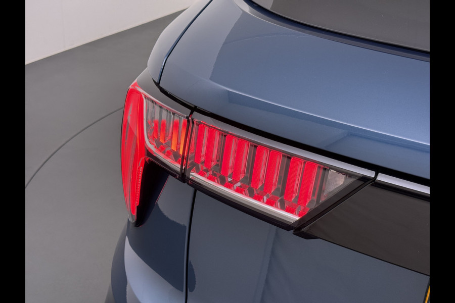 Lynk & Co 01 PHEV AUT-7 261pk Pano-Schuifdak Trekhaak Lmv 20" 360°Camera Apple Carplay Android Auto Adap.Cruise Navi Pdc Ecc Keyless Led Plug Elek.Memory.Stoel File assistent Dodehoek detector Elektrisch bedienbare achterklep Rijstrooksensor Wifi Verkeersbord detectie 425Nm koppel 3,7kw laadvermogen 1.800kg Trekvermogen
