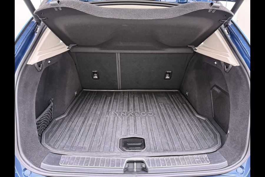 Lynk & Co 01 PHEV AUT-7 261pk Pano-Schuifdak Trekhaak Lmv 20" 360°Camera Apple Carplay Android Auto Adap.Cruise Navi Pdc Ecc Keyless Led Plug Elek.Memory.Stoel File assistent Dodehoek detector Elektrisch bedienbare achterklep Rijstrooksensor Wifi Verkeersbord detectie 425Nm koppel 3,7kw laadvermogen 1.800kg Trekvermogen