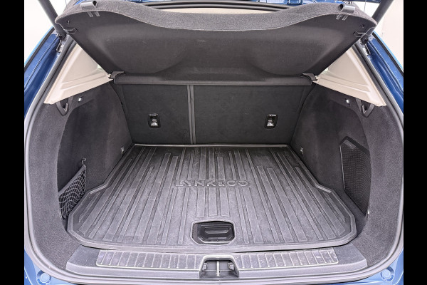 Lynk & Co 01 PHEV AUT-7 261pk Pano-Schuifdak Trekhaak Lmv 20" 360°Camera Apple Carplay Android Auto Adap.Cruise Navi Pdc Ecc Keyless Led Plug Elek.Memory.Stoel File assistent Dodehoek detector Elektrisch bedienbare achterklep Rijstrooksensor Wifi Verkeersbord detectie 425Nm koppel 3,7kw laadvermogen 1.800kg Trekvermogen