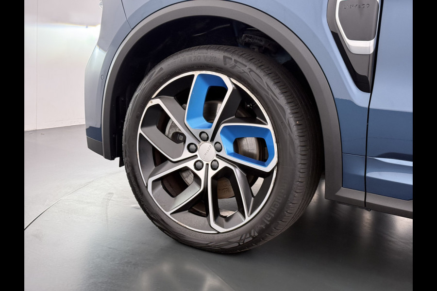 Lynk & Co 01 PHEV AUT-7 261pk Pano-Schuifdak Trekhaak Lmv 20" 360°Camera Apple Carplay Android Auto Adap.Cruise Navi Pdc Ecc Keyless Led Plug Elek.Memory.Stoel File assistent Dodehoek detector Elektrisch bedienbare achterklep Rijstrooksensor Wifi Verkeersbord detectie 425Nm koppel 3,7kw laadvermogen 1.800kg Trekvermogen