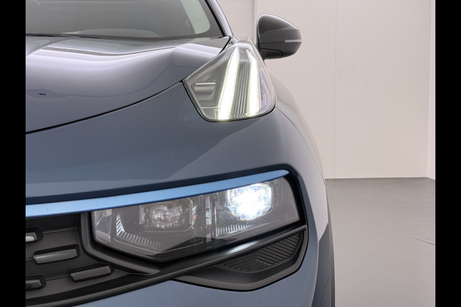 Lynk & Co 01 PHEV AUT-7 261pk Pano-Schuifdak Trekhaak Lmv 20" 360°Camera Apple Carplay Android Auto Adap.Cruise Navi Pdc Ecc Keyless Led Plug Elek.Memory.Stoel File assistent Dodehoek detector Elektrisch bedienbare achterklep Rijstrooksensor Wifi Verkeersbord detectie 425Nm koppel 3,7kw laadvermogen 1.800kg Trekvermogen