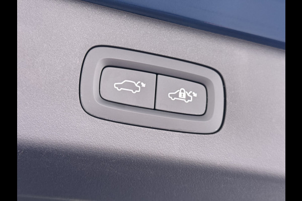 Lynk & Co 01 PHEV AUT-7 261pk Pano-Schuifdak Trekhaak Lmv 20" 360°Camera Apple Carplay Android Auto Adap.Cruise Navi Pdc Ecc Keyless Led Plug Elek.Memory.Stoel File assistent Dodehoek detector Elektrisch bedienbare achterklep Rijstrooksensor Wifi Verkeersbord detectie 425Nm koppel 3,7kw laadvermogen 1.800kg Trekvermogen