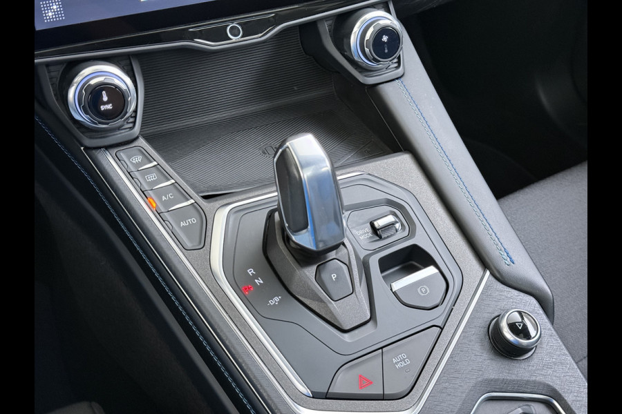 Lynk & Co 01 PHEV AUT-7 261pk Pano-Schuifdak Trekhaak Lmv 20" 360°Camera Apple Carplay Android Auto Adap.Cruise Navi Pdc Ecc Keyless Led Plug Elek.Memory.Stoel File assistent Dodehoek detector Elektrisch bedienbare achterklep Rijstrooksensor Wifi Verkeersbord detectie 425Nm koppel 3,7kw laadvermogen 1.800kg Trekvermogen