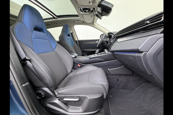 Lynk & Co 01 PHEV AUT-7 261pk Pano-Schuifdak Trekhaak Lmv 20" 360°Camera Apple Carplay Android Auto Adap.Cruise Navi Pdc Ecc Keyless Led Plug Elek.Memory.Stoel File assistent Dodehoek detector Elektrisch bedienbare achterklep Rijstrooksensor Wifi Verkeersbord detectie 425Nm koppel 3,7kw laadvermogen 1.800kg Trekvermogen