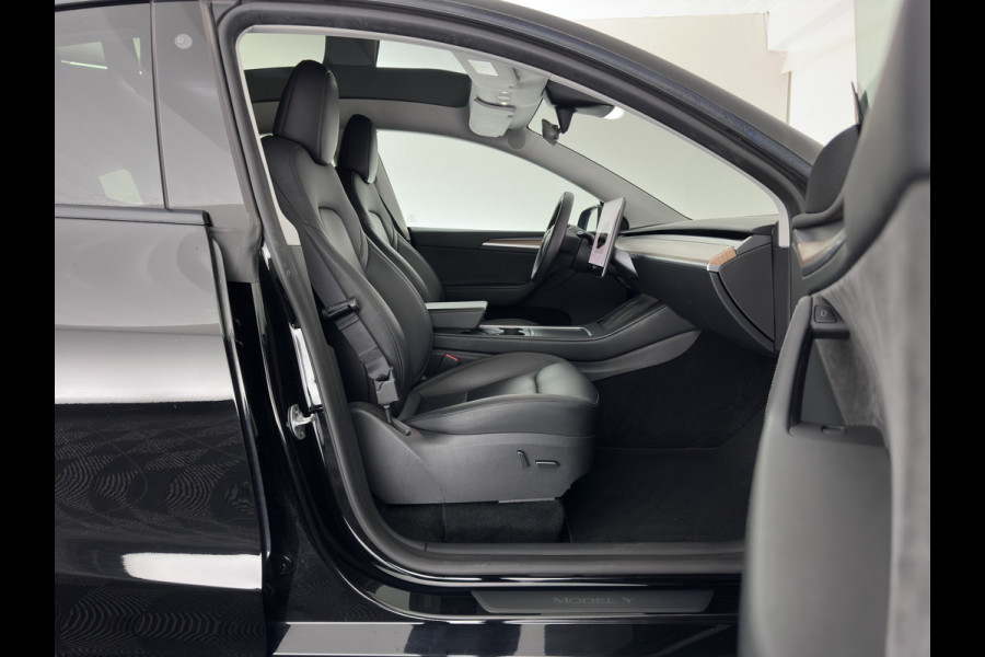 Tesla Model Y Long Range AWD 75 kWh (3-Fase-11kW) {SoH-87%} (INCL-BTW) Aut. *PANO | AUTO-PILOT | LEATHER | NAVI-FULLMAP | MATRIX-LED | KEYLESS | CAMERA | DAB+ | HEATED-COMFORTSEATS | PRIVACYGLASS | TOPVIEW | 20''ALU*