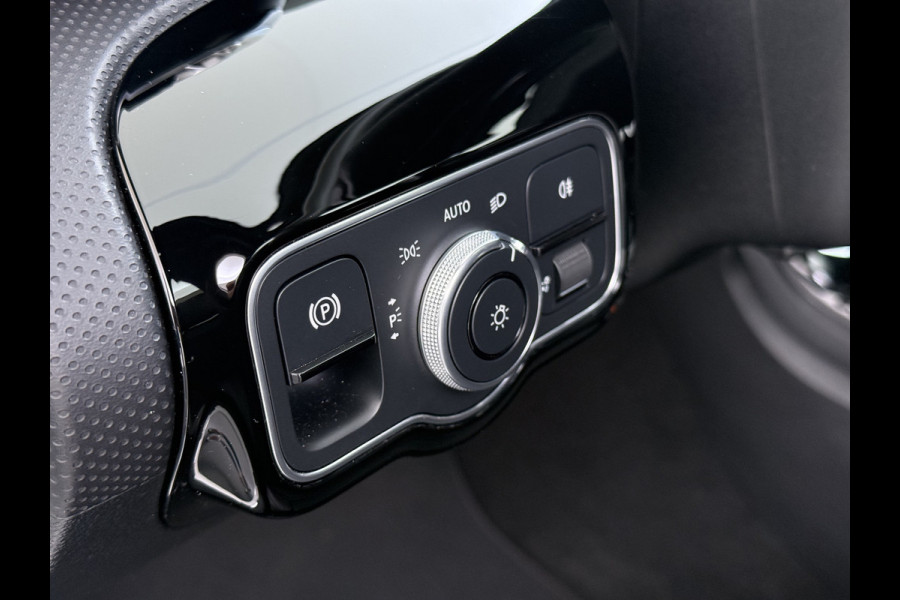 Mercedes-Benz A-Klasse 250 AMG line | Pano Memory Multibeam Distronic