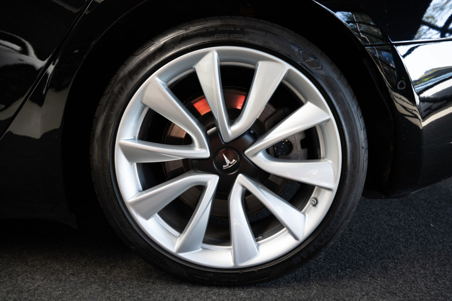 Tesla Model 3 Long Range AWD 75 kWh Panodak Leder 360° ACC Climate Stuur- & Stoelverwarming voor & achter LM velgen PDC Elektr. achterklep Elektr. verst. stuurwiel Elektr. verstelb. stoelen BTW auto