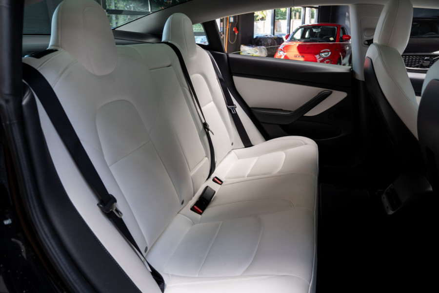 Tesla Model 3 Long Range AWD 75 kWh Panodak Leder 360° ACC Climate Stuur- & Stoelverwarming voor & achter LM velgen PDC Elektr. achterklep Elektr. verst. stuurwiel Elektr. verstelb. stoelen BTW auto