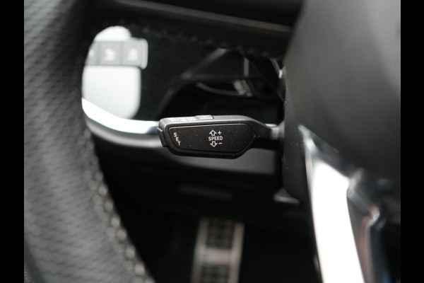 Audi Q3 35 TFSI S Line Pro Line S 150pk | Trekhaak | Cruise Control | Sportstoelen Verwarmd | Blis | DAB | Navigatie | 19"L.M