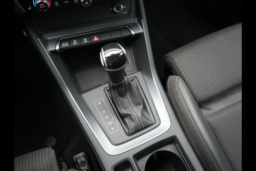 Audi Q3 35 TFSI S Line Pro Line S 150pk | Trekhaak | Cruise Control | Sportstoelen Verwarmd | Blis | DAB | Navigatie | 19"L.M