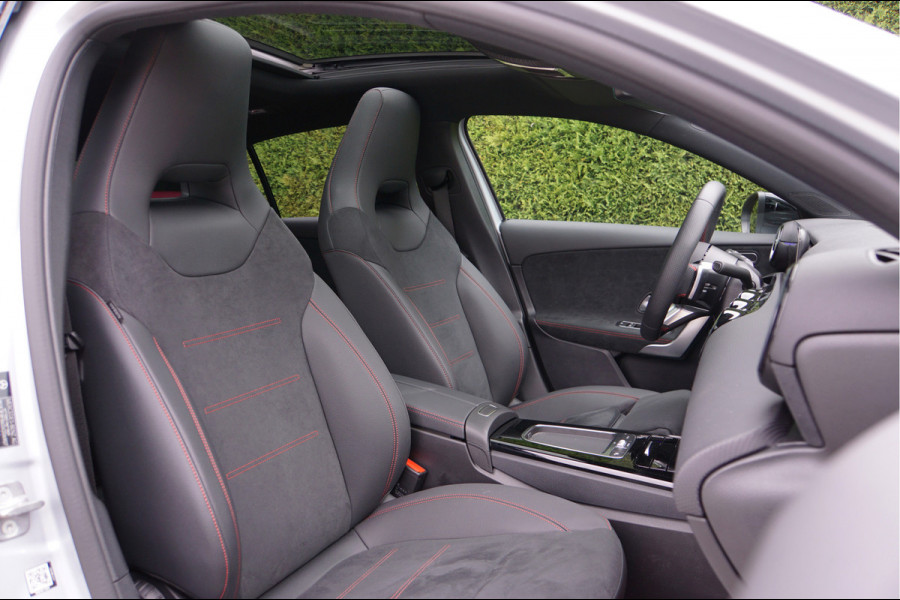 Mercedes-Benz A-Klasse A 250 e AMG Line Night Facelift | Pano Carplay Distronic Sfeer
