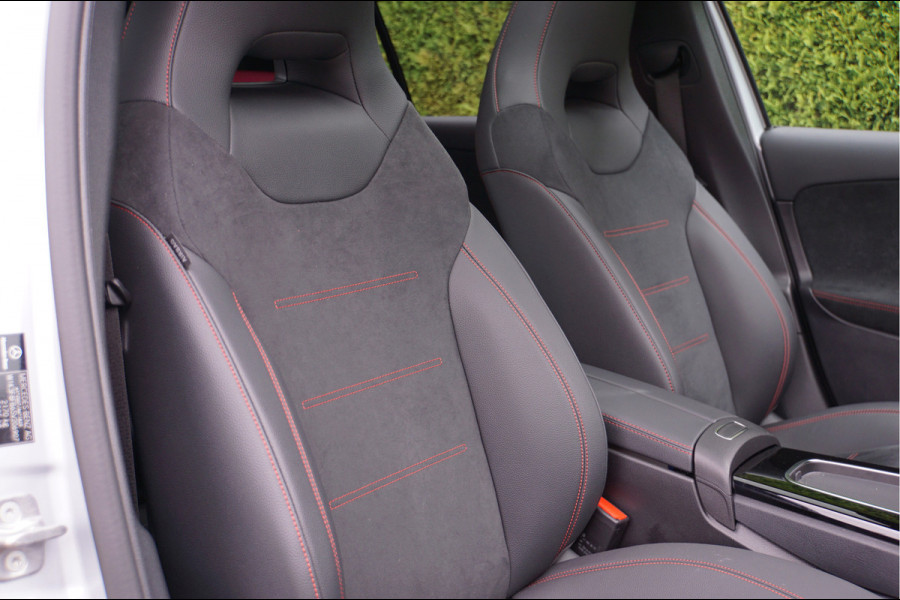 Mercedes-Benz A-Klasse A 250 e AMG Line Night Facelift | Pano Carplay Distronic Sfeer