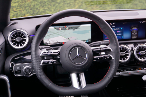 Mercedes-Benz A-Klasse A 250 e AMG Line Night Facelift | Pano Carplay Distronic Sfeer