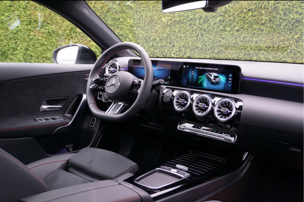 Mercedes-Benz A-Klasse A 250 e AMG Line Night Facelift | Pano Carplay Distronic Sfeer