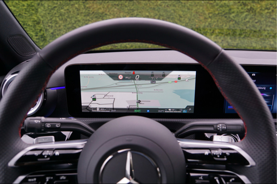 Mercedes-Benz A-Klasse A 250 e AMG Line Night Facelift | Pano Carplay Distronic Sfeer