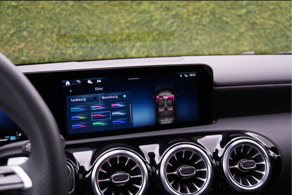 Mercedes-Benz A-Klasse A 250 e AMG Line Night Facelift | Pano Carplay Distronic Sfeer