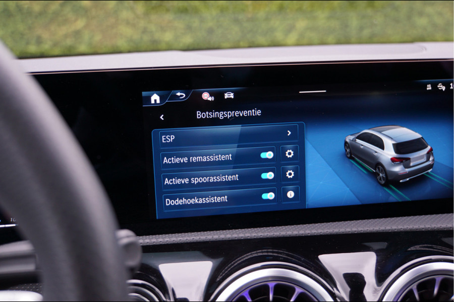 Mercedes-Benz A-Klasse A 250 e AMG Line Night Facelift | Pano Carplay Distronic Sfeer