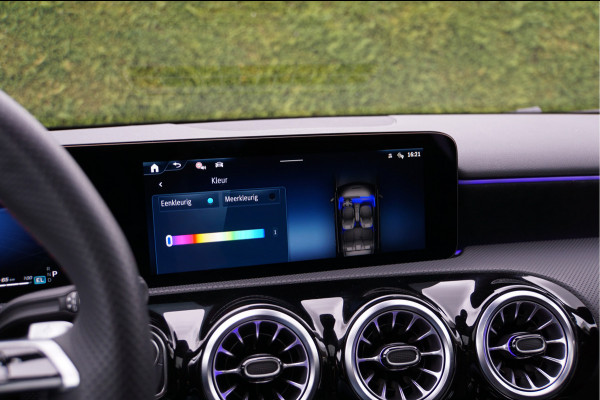 Mercedes-Benz A-Klasse A 250 e AMG Line Night Facelift | Pano Carplay Distronic Sfeer