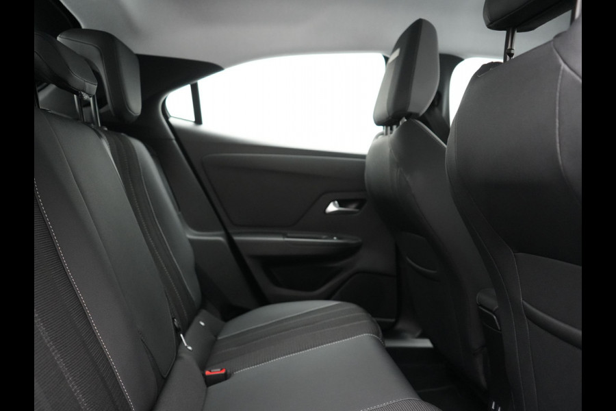 Opel Mokka-e Elegance 50-kWh 11kw bl. 136pk | 360 Camera | BLIS | Voorstoelen Verwarmd | Warmtepomp | Apple Carplay | Cruise Control | 17"L.M | LED Koplampen | Virtual | Lane Assist | DAB |