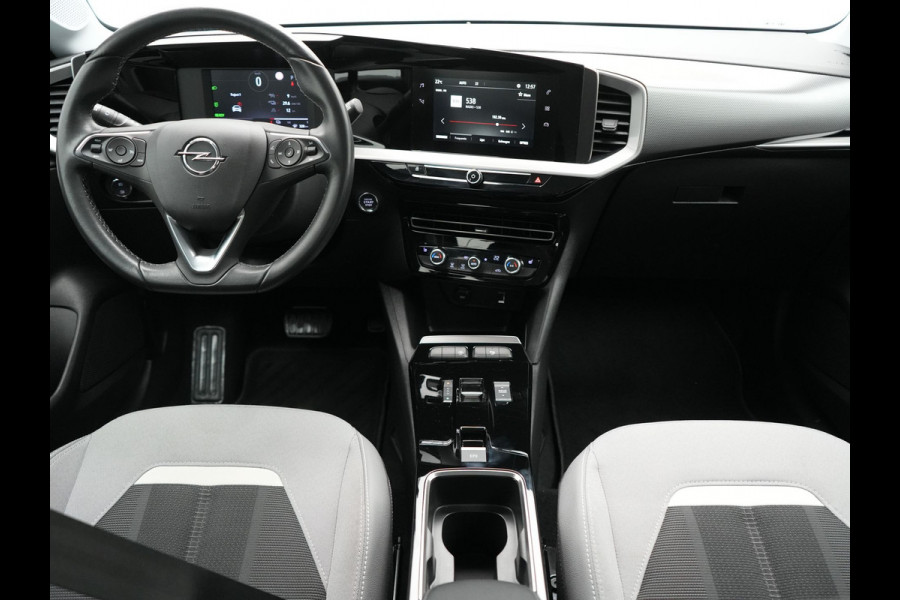 Opel Mokka-e Elegance 50-kWh 11kw bl. 136pk | 360 Camera | BLIS | Voorstoelen Verwarmd | Warmtepomp | Apple Carplay | Cruise Control | 17"L.M | LED Koplampen | Virtual | Lane Assist | DAB |