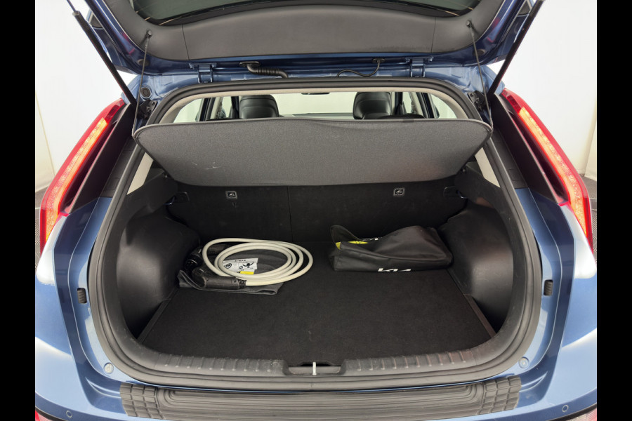 Kia Niro EV DynamicLine 64.8 kWh [3-Fase-11kW] {SoH-99%} (INCL-BTW) Aut. *LEATHER-FABRIC | ADAPTIVE-CRUISE | NAVI-FULLMAP | LANE-ASSIST | DIGI-COCKPIT | KEYLESS | CAMERA | DAB | COMFORTSEATS | SHIFTPADDLES | ECC | PDC | CARPLAY | 17''ALU*