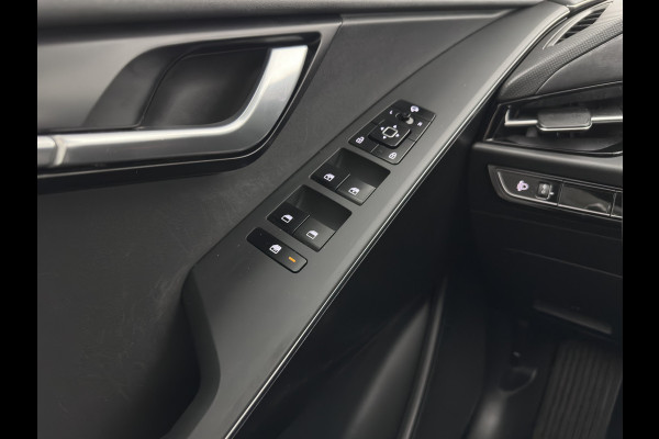 Kia Niro EV DynamicLine 64.8 kWh [3-Fase-11kW] {SoH-99%} (INCL-BTW) Aut. *LEATHER-FABRIC | ADAPTIVE-CRUISE | NAVI-FULLMAP | LANE-ASSIST | DIGI-COCKPIT | KEYLESS | CAMERA | DAB | COMFORTSEATS | SHIFTPADDLES | ECC | PDC | CARPLAY | 17''ALU*