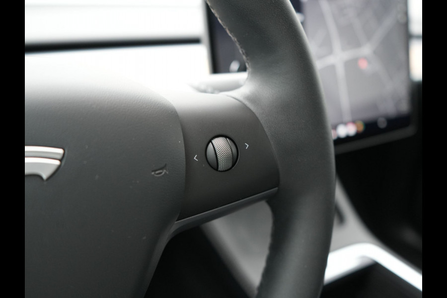 Tesla Model Y RWD 58 kWh 299pk Dealer O.H | Panodak | Full Self Driving Capability | Adaptive Cruise | 360 Camera | Lederen Sportstoelen Memory & Verwarmd | Keyless | BLIS | Navigatie | Virtual | DAB | Spotify | 20"L.M |