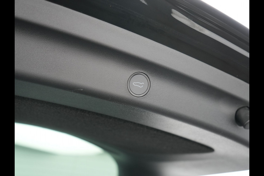 Tesla Model Y RWD 58 kWh 299pk Dealer O.H | Panodak | Full Self Driving Capability | Adaptive Cruise | 360 Camera | Lederen Sportstoelen Memory & Verwarmd | Keyless | BLIS | Navigatie | Virtual | DAB | Spotify | 20"L.M |