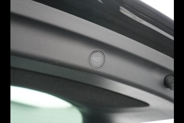 Tesla Model Y RWD 58 kWh 299pk Dealer O.H | Panodak | Full Self Driving Capability | Adaptive Cruise | 360 Camera | Lederen Sportstoelen Memory & Verwarmd | Keyless | BLIS | Navigatie | Virtual | DAB | Spotify | 20"L.M |