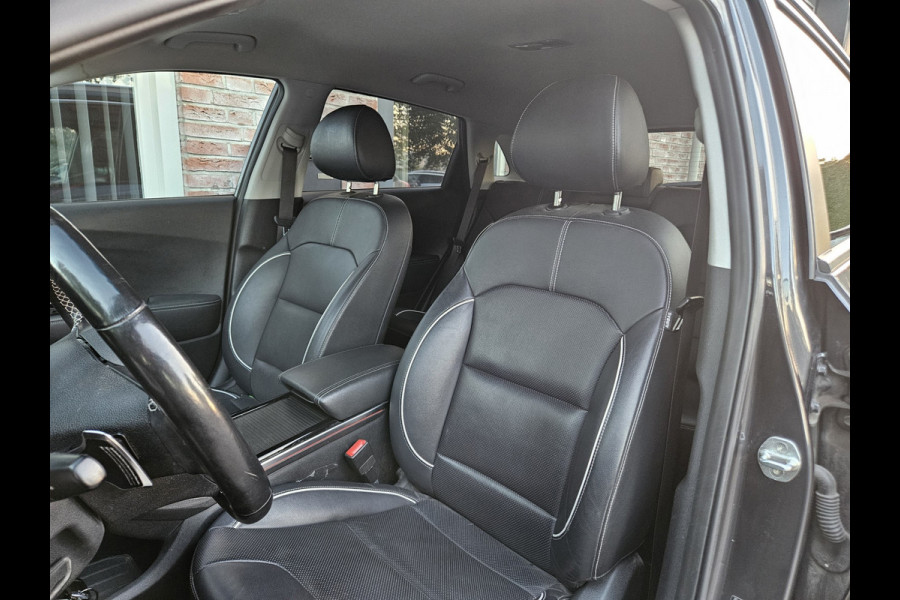 Kia e-Niro ExecutiveLine 64 kWh SOH 100%! Carplay! Camera! Leer! Nette Auto! Navigatie!