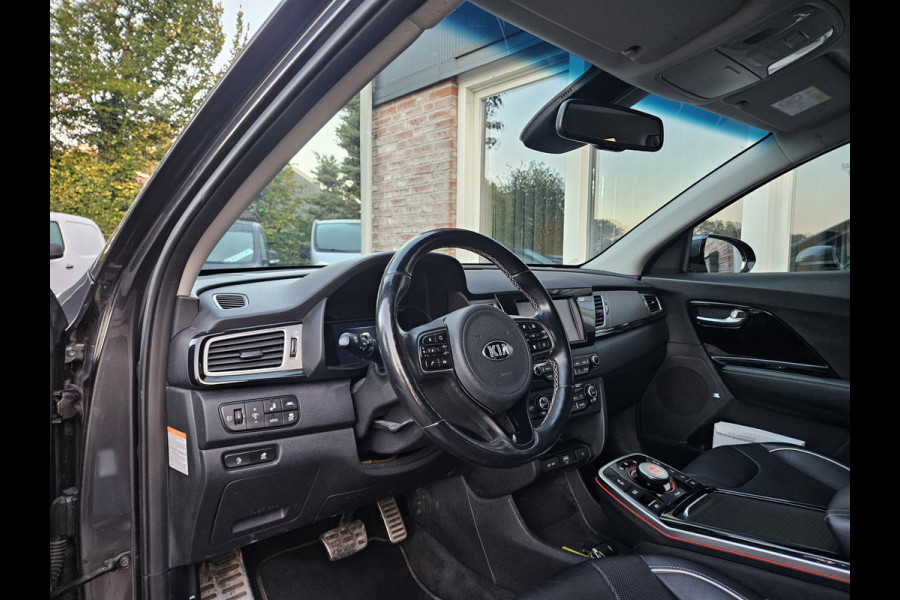 Kia e-Niro ExecutiveLine 64 kWh SOH 100%! Carplay! Camera! Leer! Nette Auto! Navigatie!
