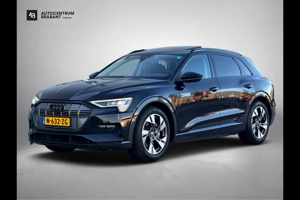 Audi e-tron E-tron 55 quattro 95 kWh (Goed OndH, Panorama, Carplay, Trekhaak, Lane Assist, StoelV, Camera, Addapt Cruise, Etc)