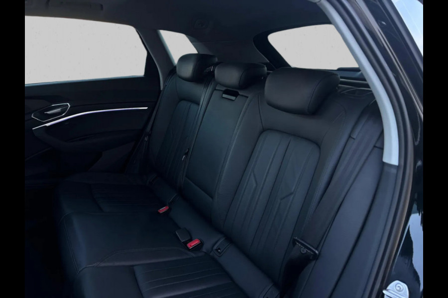 Audi e-tron E-tron 55 quattro 95 kWh (Goed OndH, Panorama, Carplay, Trekhaak, Lane Assist, StoelV, Camera, Addapt Cruise, Etc)