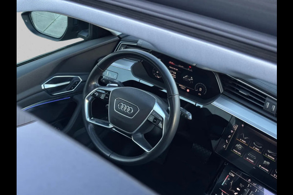 Audi e-tron E-tron 55 quattro 95 kWh (Goed OndH, Panorama, Carplay, Trekhaak, Lane Assist, StoelV, Camera, Addapt Cruise, Etc)