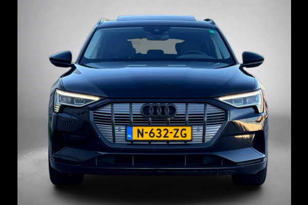 Audi e-tron E-tron 55 quattro 95 kWh (Goed OndH, Panorama, Carplay, Trekhaak, Lane Assist, StoelV, Camera, Addapt Cruise, Etc)