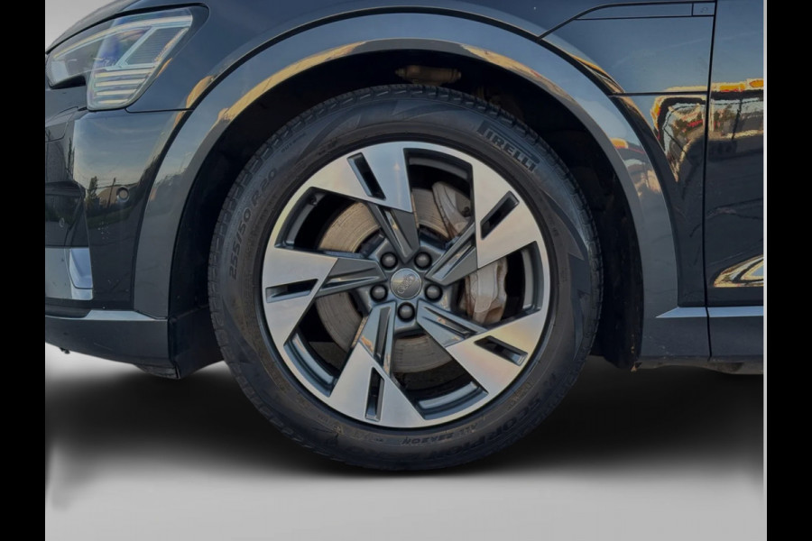 Audi e-tron E-tron 55 quattro 95 kWh (Goed OndH, Panorama, Carplay, Trekhaak, Lane Assist, StoelV, Camera, Addapt Cruise, Etc)