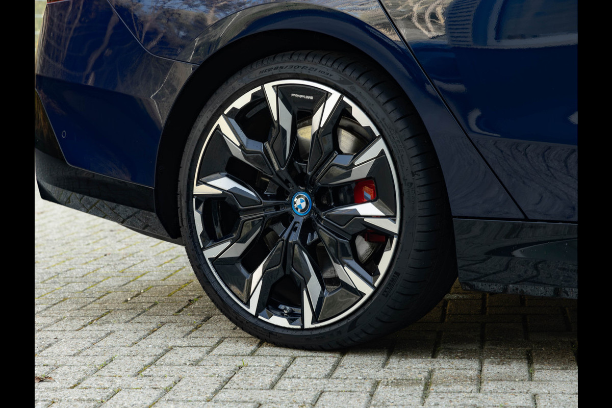 BMW i5 M60 xDrive - M-Sport Pro - Pano - Bowers & Wilkins - Stoelventilatie - ACC