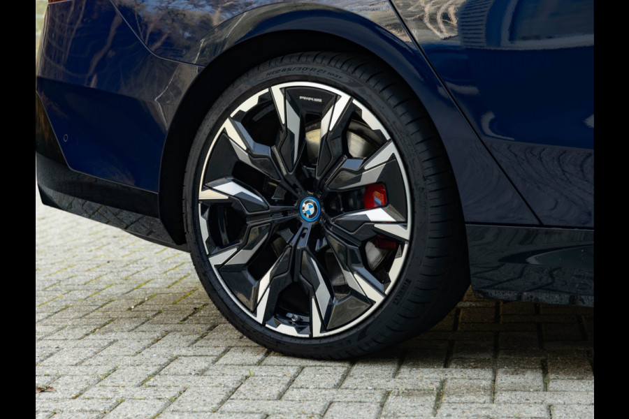 BMW i5 M60 xDrive - M-Sport Pro - Pano - Bowers & Wilkins - Stoelventilatie - ACC