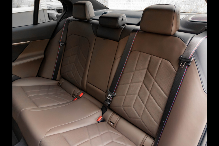 BMW i5 M60 xDrive - M-Sport Pro - Pano - Bowers & Wilkins - Stoelventilatie - ACC