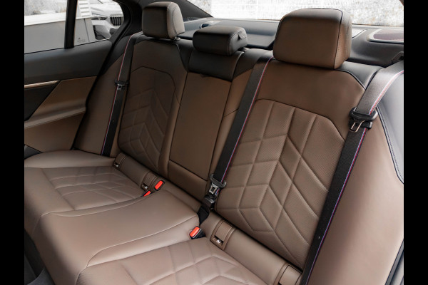 BMW i5 M60 xDrive - M-Sport Pro - Pano - Bowers & Wilkins - Stoelventilatie - ACC