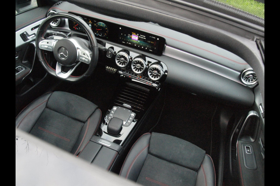 Mercedes-Benz CLA-Klasse Shooting Brake 200 Business Solution AMG | Panoramadak | Elektrisch verstelbare stoel(en) | Matrix LED koplampen | NL-Auto |
