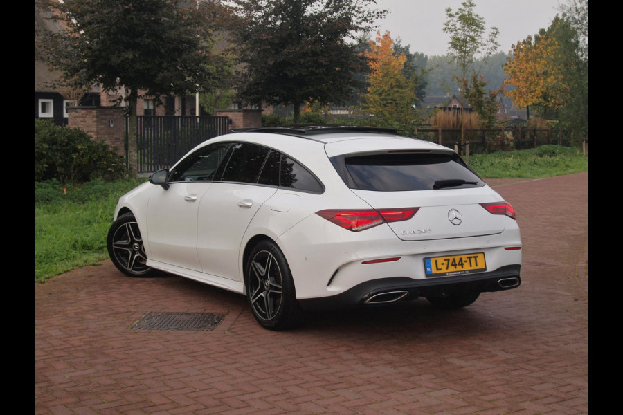 Mercedes-Benz CLA-Klasse Shooting Brake 200 Business Solution AMG | Panoramadak | Elektrisch verstelbare stoel(en) | Matrix LED koplampen | NL-Auto |